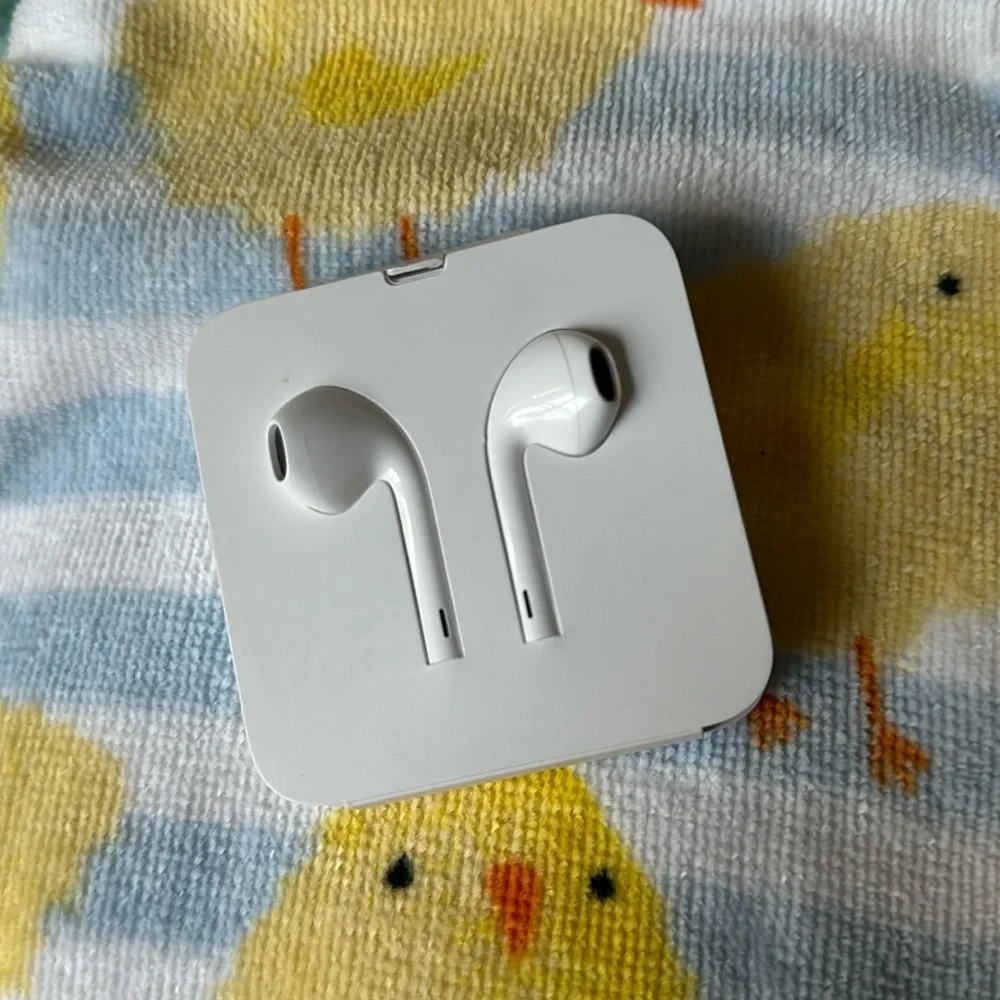 Apple ear buds with cord for older iPhones replacement part NEW